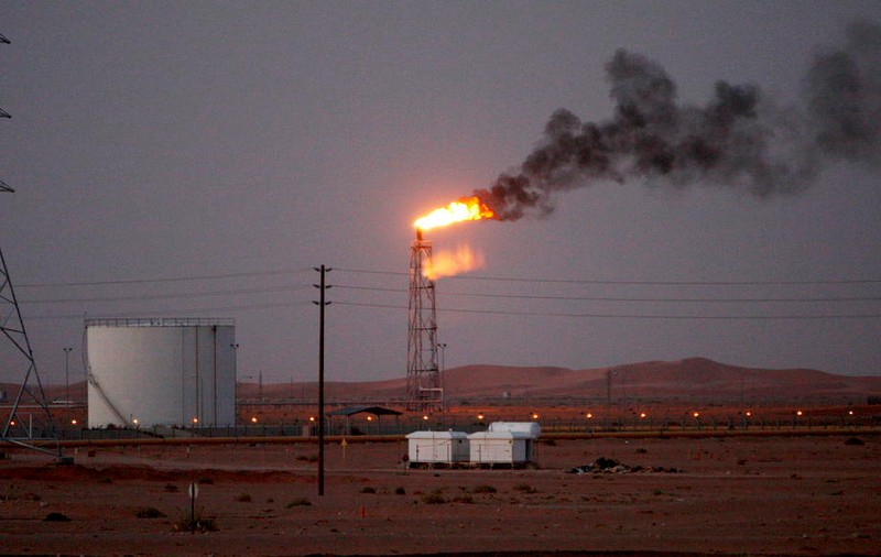 Prețul petrolului a crescut puternic după atacurile cu drone asupra rafinăriilor din Arabia Saudită
