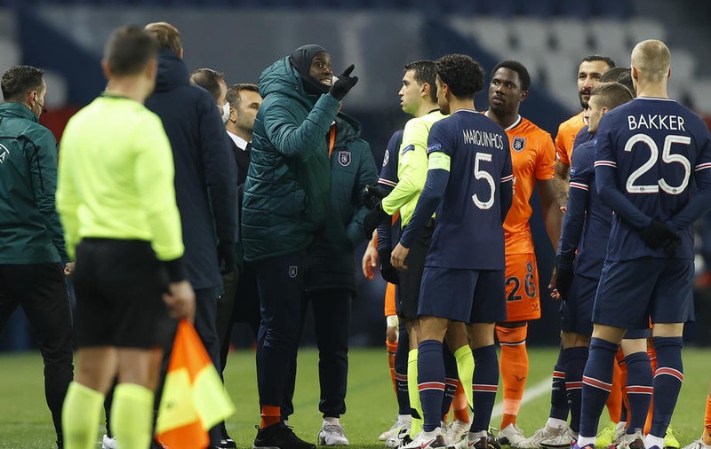 Reacții în presa internațională după scandalul de la PSG - Istanbul BB. The Sun: „Jucătorii au părăsit terenul, ca protest după un abuz rasist”