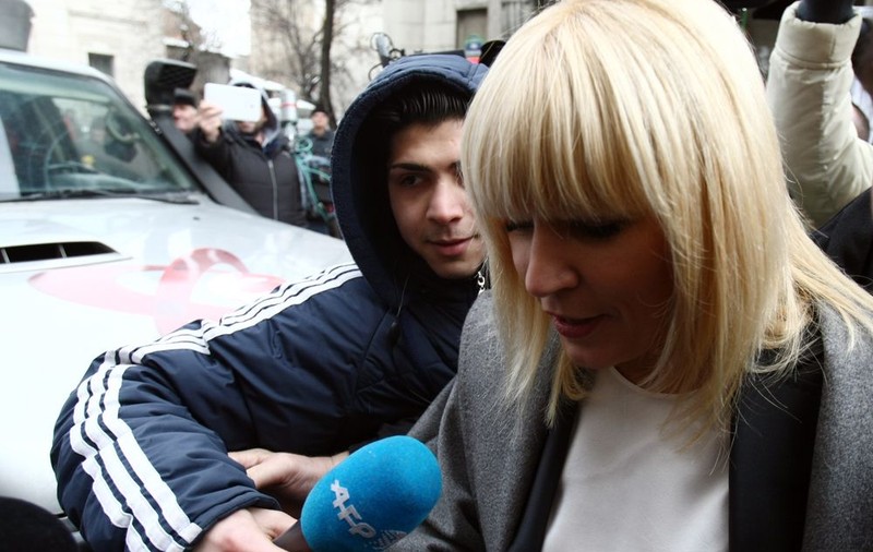 Elena Udrea a primit flori la arest. Vezi de la cine!