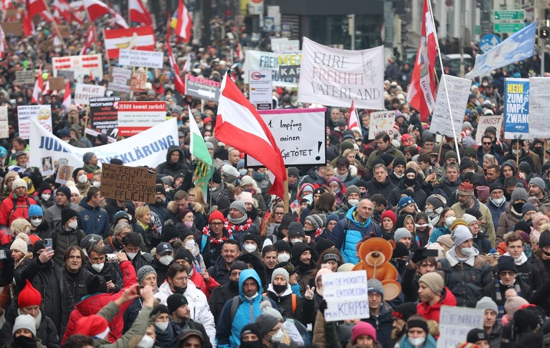 Peste 40.000 de austrieci au protestat la Viena față de vaccinarea obligatorie