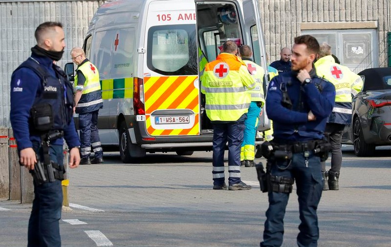 Șase morți și mai mulți răniți, după ce o maşină a intrat în mulţime la un carnaval în Belgia