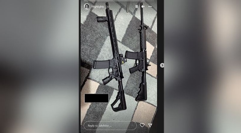 Cu trei zile înainte de atac, tânărul de 18 ani a postat pe Instagram o fotografie cu arme automate