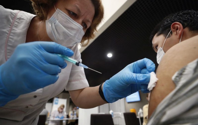 Ministrul sănătății vrea să elimine voucherele de 100 de lei pentru vaccinați. „Nu mai produc efecte”