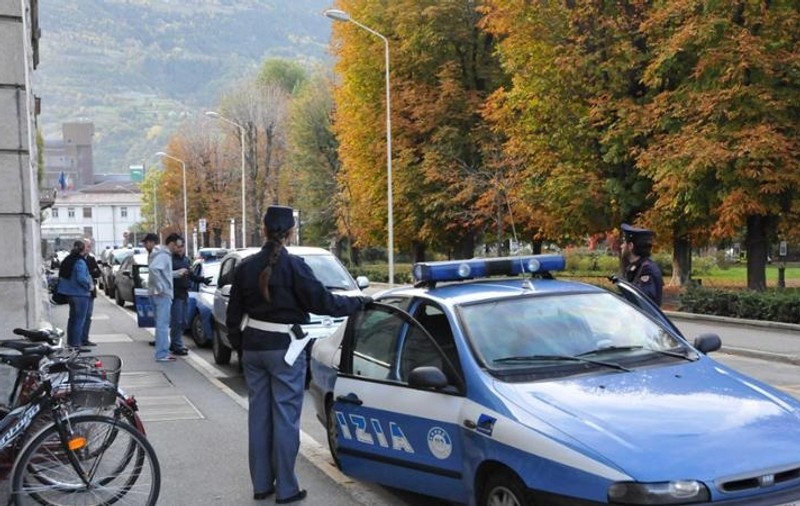 O româncă a fost arestată și dusă direct la închisoare, în Italia, când s-a aflat că de trei ani își bătea foarte des soțul