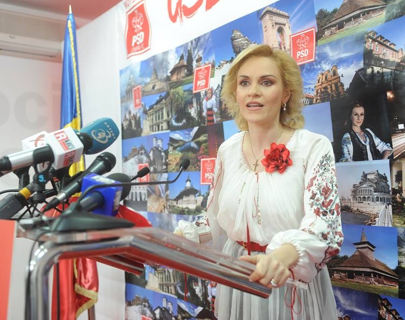 Ia tradițională românească, promovată de politicieni. Cum a ajuns costumul popular să fie admirat în toată lumea