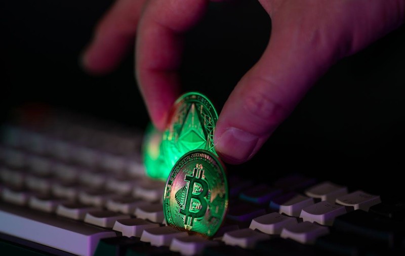Inteligența artificială și algoritmii de recomandare: chiar decid mașinile ce conținut consumăm online?