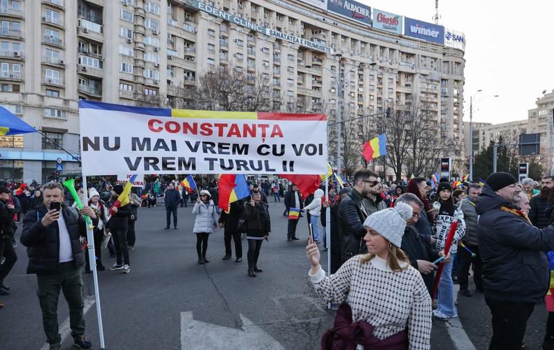 Sindicaliștii din Piața Victoriei au plecat când au ajuns susținătorii lui Călin Georgescu, veniți din Parcul Tineretului