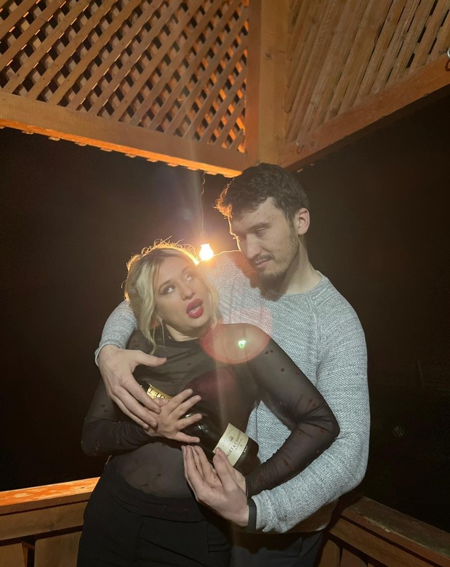 Imagine rară cu Anisia Gafton și iubitul ei. Cum au fost surprinși, după ce actrița a fost desemnată regina junglei la „Sunt celebru, scoate-mă de aici!”