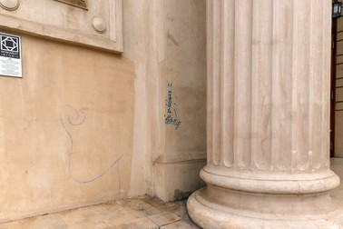 Pereții clădirii-monument istoric au început să fie desenați