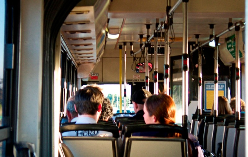 Elevii din Constanța au dat în judecată Guvernul pentru că nu le acordă reduceri la transport