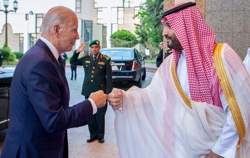 Joe Biden, salut cu pumnul la întâlnirea cu prinţul moştenitor saudit Mohammed bin Salman