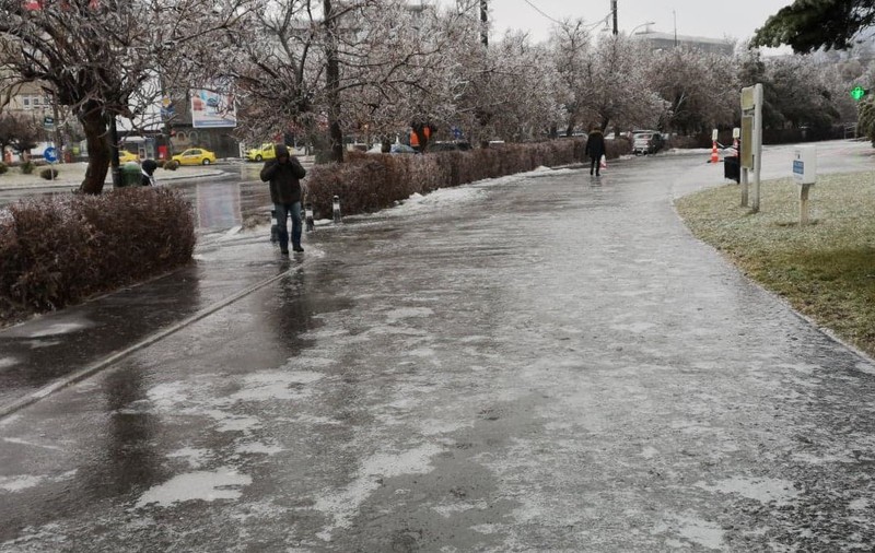 Cod galben de polei și vreme severă în București. Ninsori abundente, vânt puternic şi viscol în Carpaţii Meridionali şi de Curbură
