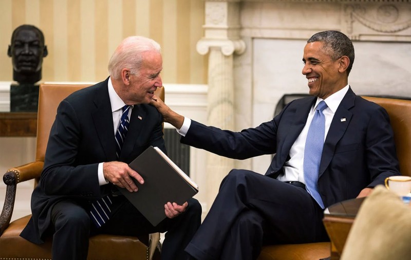 Prima reacție a lui Barack Obama după ce Joe Biden a devenit președinte. Mesajul a devenit viral imediat