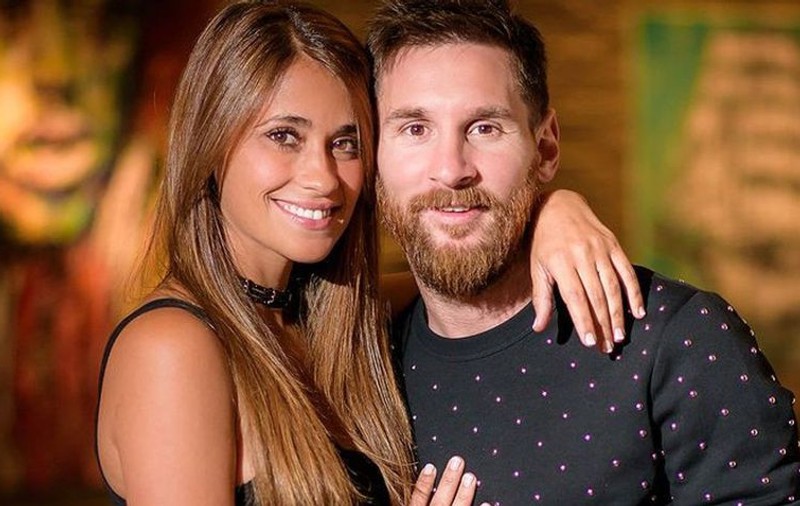 Povestea de dragoste dintre Lionel Messi și soția lui, Antonella. S-au cunoscut pe vremea când aveau 9 ani și acum au trei copii împreună