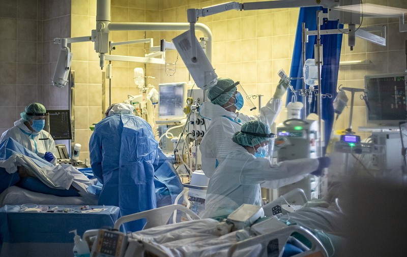 Un nou tratament anti-COVID, aprobat de Agenția Europeană a Medicamentului