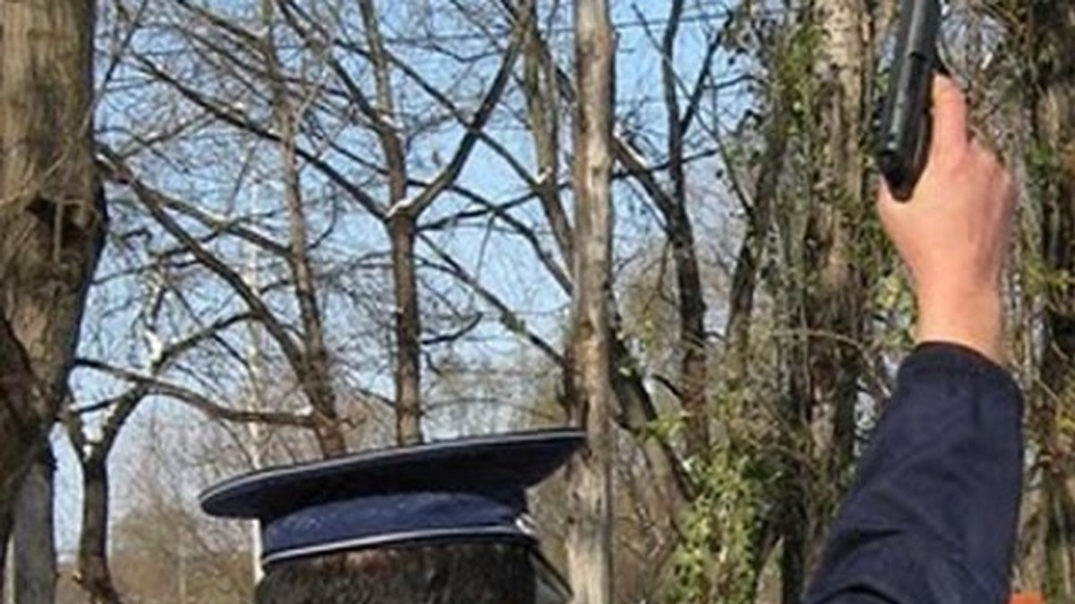 Polițiștii din Dâmbovița au făcut de două ori azi uz de armele din dotare! Au tras după doi hoți și după un șofer care n-a oprit la semnalul lor