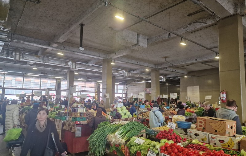 FOTO. Cât costă roșia românească în Piața Obor: bate prețul kilogramului de miel, dar există și o alternativă