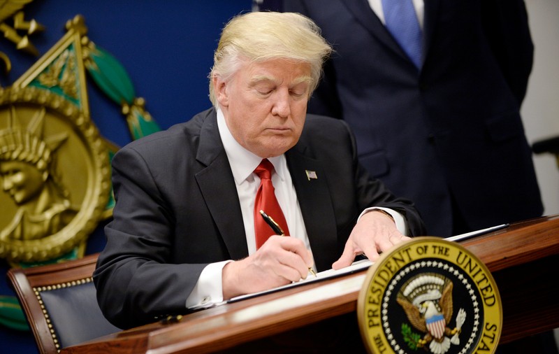Donald Trump ar urma să concedieze mai mulți angajați din administrația sa, inclusiv pe “strategul-șef” Steven Bannon