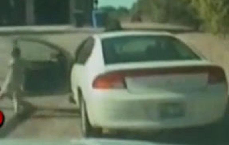 Un copil de 7 ani a fugit cu maşina ca să nu meargă la biserică / Video