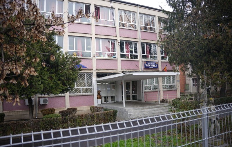 Un profesor de sport din Craiova, cercetat pentru proxenetism. Cererea de arestare preventivă a fost respinsă