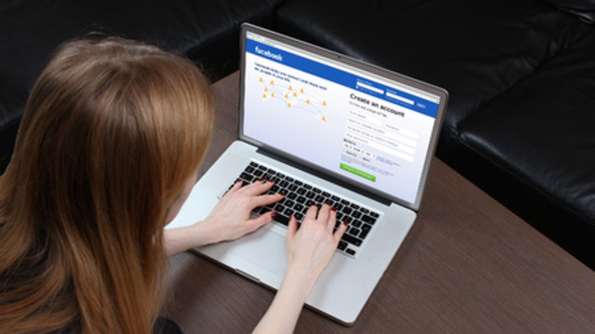 Primarul din Darabani a blocat accesul angajaţilor la Facebook