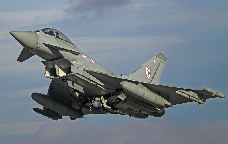 NATO va construi un sistem de conducte spre estul Europei care să aprovizioneze avioanele de luptă în caz de război cu Rusia