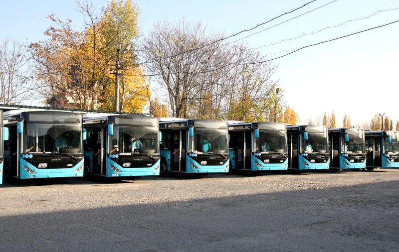 FOTO | Un autobuz achiziționat de Primăria Capitalei a rămas în pană, în prima zi în care a fost pus în circulație