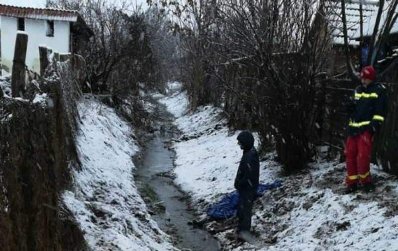Bărbatul bănuit că a omorât ieri o femeie în județul Mureș a fost găsit spânzurat!