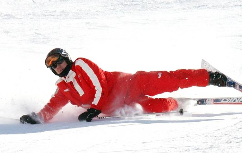 Michael Schumacher VA FI OPERAT DIN NOU! Uite VESTEA SUMBRĂ pe care o dau medicii