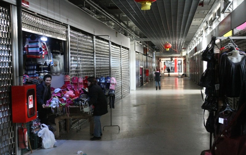 Mascaţii au înconjurat complexul Dragonul Roşu. Află de ce!