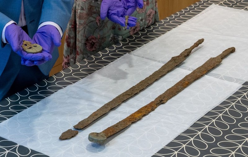 Un căutător de metale amator a descoperit o comoară din Epoca Fierului: „A fost un noroc fenomenal” 