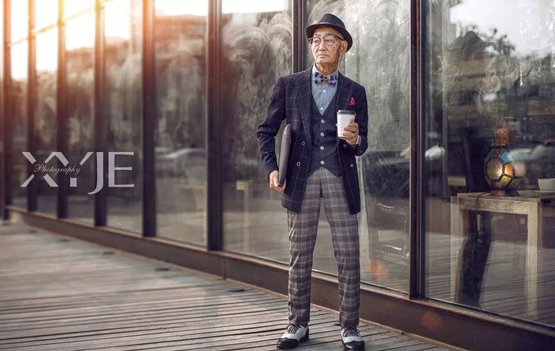 Povestea uluitoare a unui fermier chinez care a devenit fashion icon!
