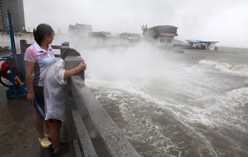 PREGĂTIŢI DE TAIFUN! Zeci de mii de filipinezi au fost evacuaţi 