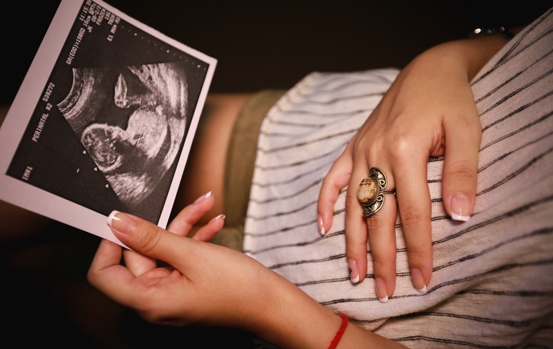 „Uterul va arăta ca după un accident de mașină”. Cine amenință astfel femeile care vor să facă întrerupere de sarcină?