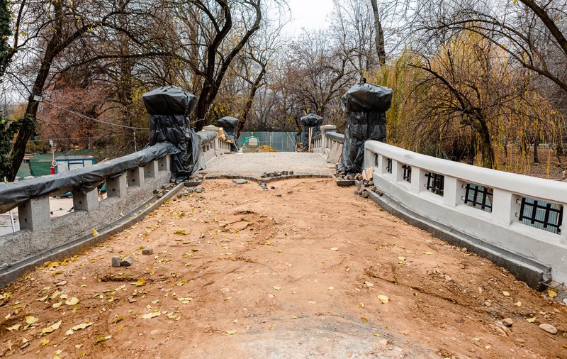 Nicuşor Dan anunță că reabilitarea „Podului Mare” din Parcul Cişmigiu e realizată în proporţie de 80%. Ce modernizări s-au mai executat în ultimele luni