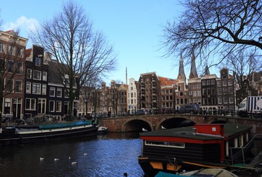 Un apartament în Amsterdam la prețuri rezonabile atrage întotdeauna o mulțime de interesați | Foto: Shutterstock