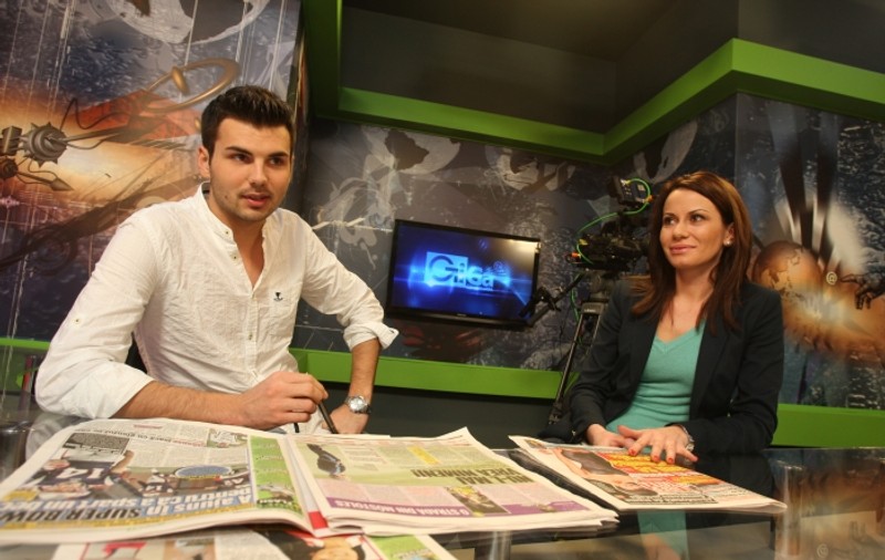 Giga TV revoluţionează ştirile sportive cu o fotbalistă şi-un arbitru | FOTO