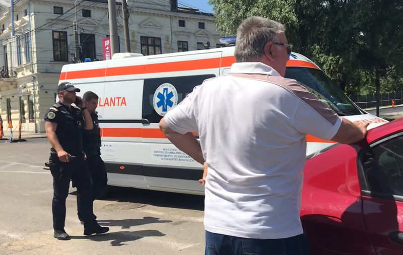 Dosarul „Crimă în Port” în Brăila: minorul și-a înjunghiat cumnatul în apartament, tânărul de 31 de ani a fugit în stradă, unde s-a prăbușit