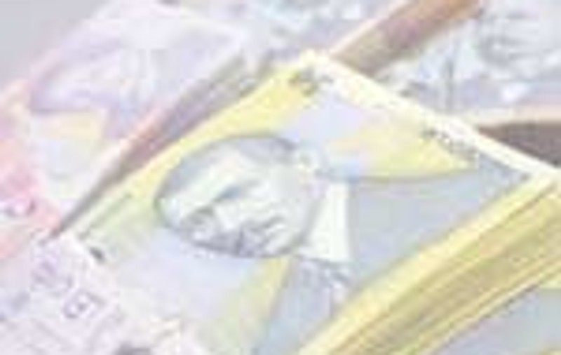 Au scazut salariile in Romania