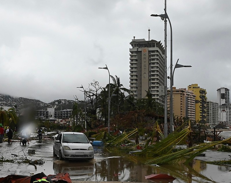 Uraganul Otis a devastat Acapulco. Inundații, clădiri distruse și curentul electric întrerupt în renumita stațiune mexicană