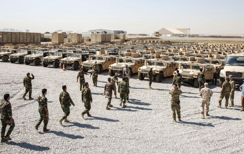 Baze militare din Irak, care adăpostesc forțe americane, lovite cu rachete și drone, transmite Reuters