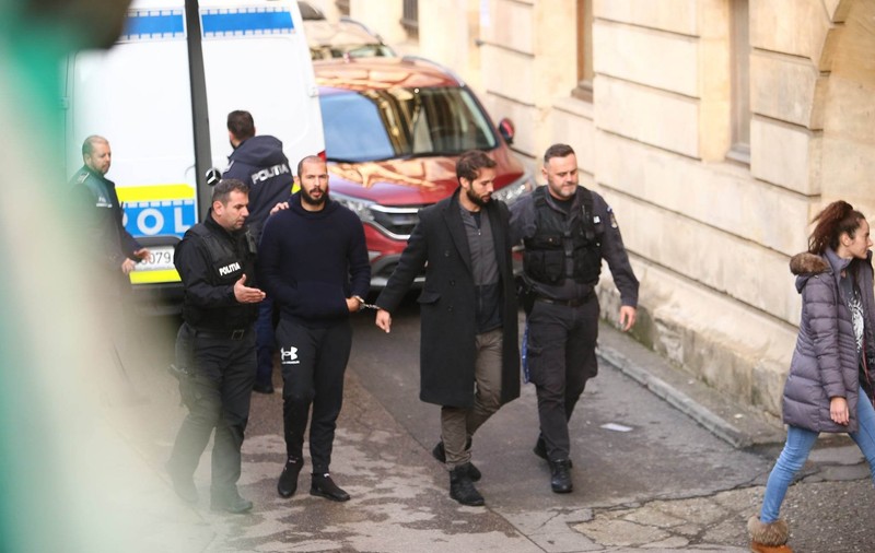 Frații Tate rămân după gratii. Tribunalul a respins cererile lor de înlocuire a arestului preventiv cu controlul judiciar pe cauțiune