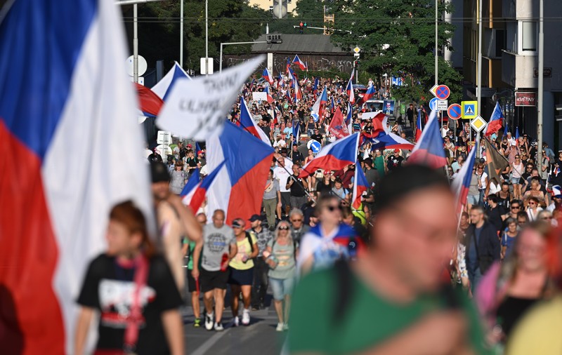 Mii de cehi au contestat în stradă, la Praga, politicile prooccidentale ale Executivului. Lider prorus: "Eu nu mai vreau un guvern marionetă"