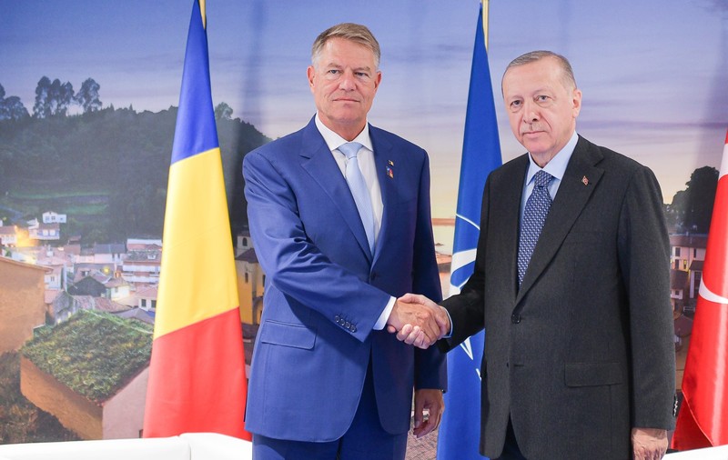 Klaus Iohannis s-a întâlnit cu Erdogan la Madrid. Despre ce au discutat cei doi șefi de stat