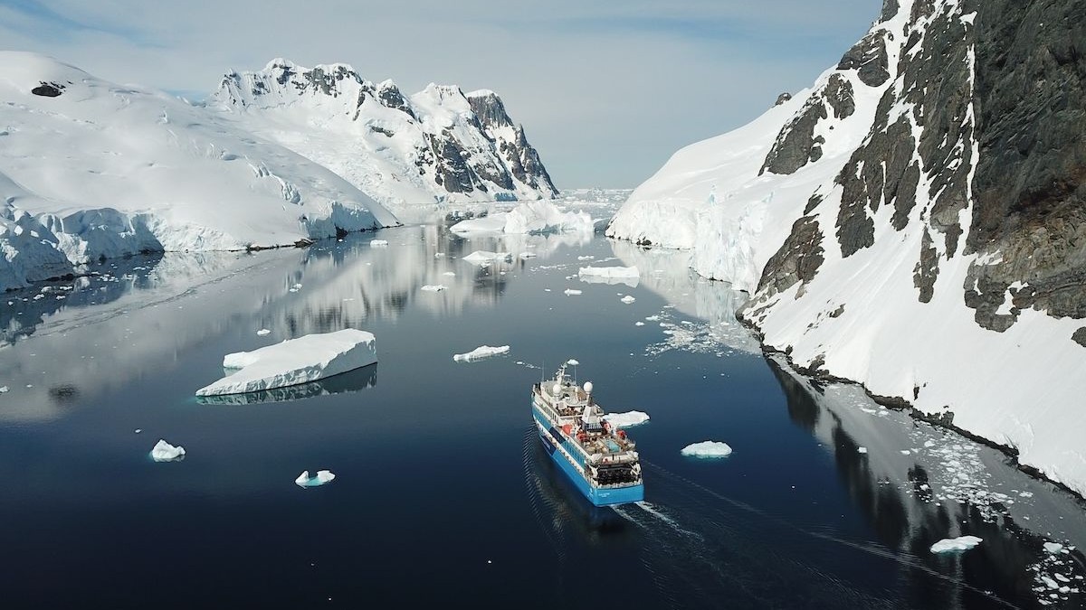Turiștii români vor putea merge în croaziere polare în Antarctica și Groenlanda, începând de anul viitor. Sursă foto: NOZOMI Travel Society