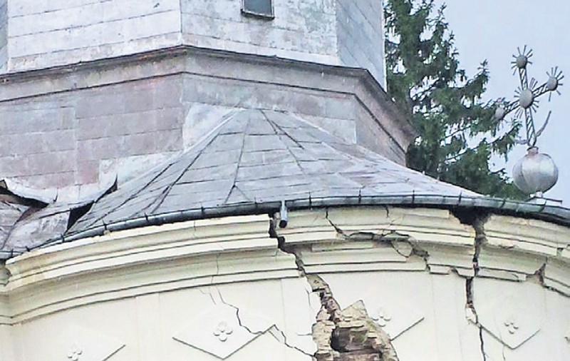 A luat-o biserica la vale! Ploile din ultimele zile au făcut pagube importante în mai multe judeţe