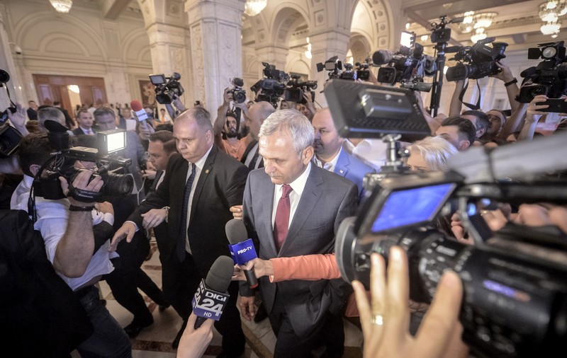 EDITORIAL/ Ultima noapte de democrație, întâia noapte de anarhie