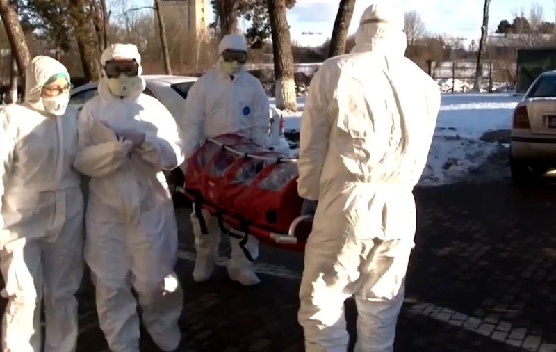 Adriana Nedelea LA FIX | Echipamentul de protecție trebuie să fie de unică folosință, sau între pacienți să fie dezinfectat, spune expertul Vlad Mixich