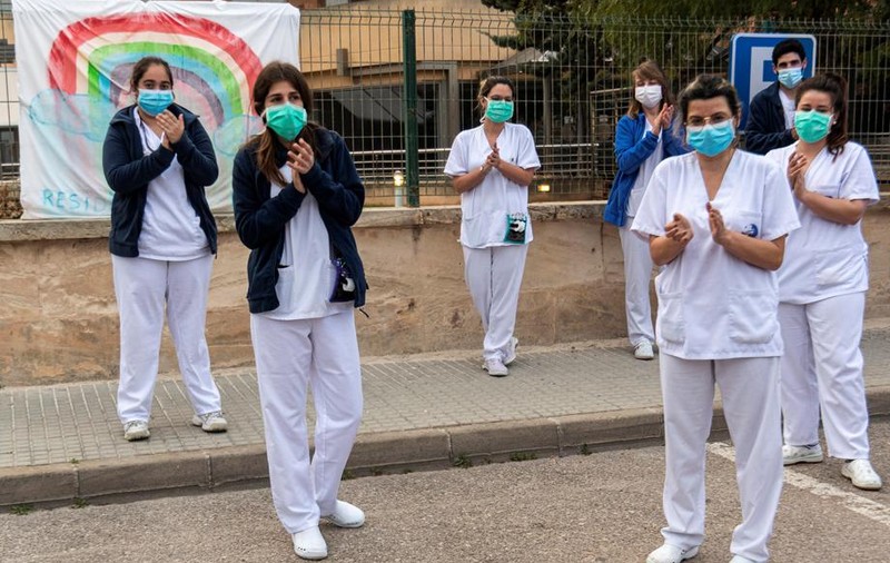 Veste bună: Numărul de cazuri COVID-19 din Europa începe să scadă. Cât a durat aplatizarea curbei și ce urmează