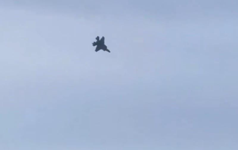 Un F-35 a căzut ca un bolovan pe un aeroport din Alaska. Momentul a fost surprins de un martor